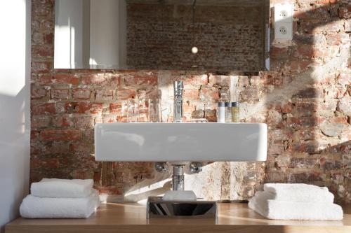 9Hotel Central - image 4