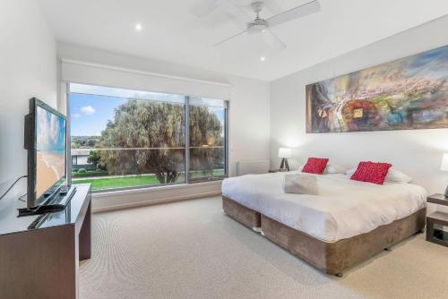 5 Bedroom House - Sleeps 11 - Golf Course Views - Free Parking - Free WIFI