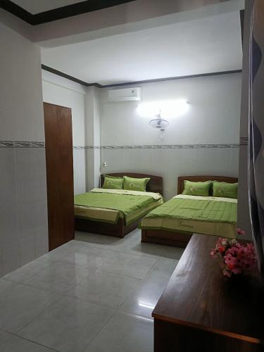 2 queen beds