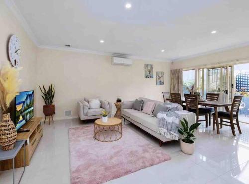 4 bedrooms house walking to shopping town#20A - Accommodation - Doncaster