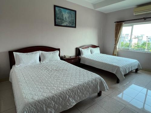 2 queen beds