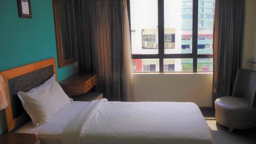 room detail thumbnail 1
