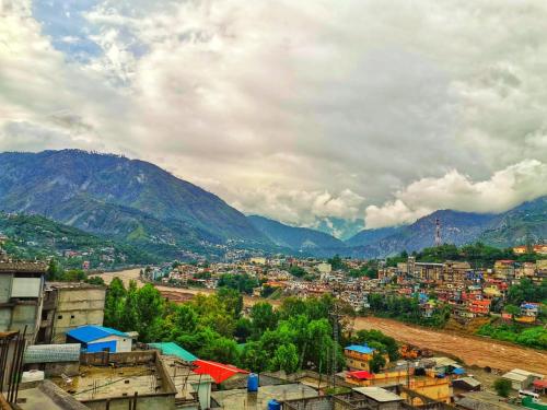 Uitzicht, Kashmir premium hotel in Muzaffarabad