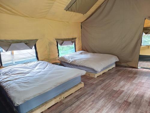 Traveller Mountain Spring Farm in Emei