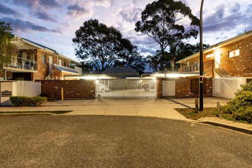 Urban Oasis Getaway Light bright and airy