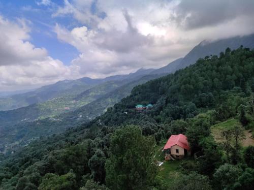 Jujurana Homestay,Shoghi - Valley Views!