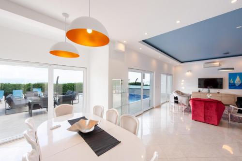 Létesítmények, Villa Sveti Petar - with heated pool and outdoor jacuzzi in Poljane