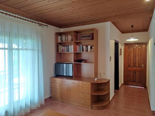 Bright, Beachfront Apartment with free parking and garden, Vourvourou (fotografie 7)