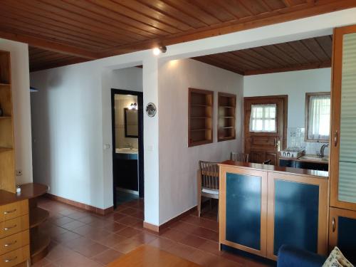 Bright, Beachfront Apartment with free parking and garden, Vourvourou (fotografie 4)
