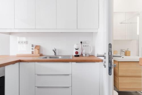 Prague Days - Minimalist Flat - Trendy Karlin, Прага (фото 6)