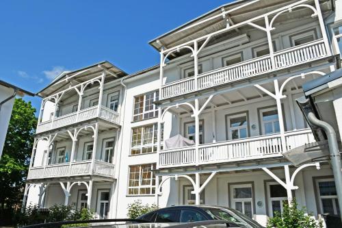 Appartementhaus mit Balkon im Ostseebad Göhren HN