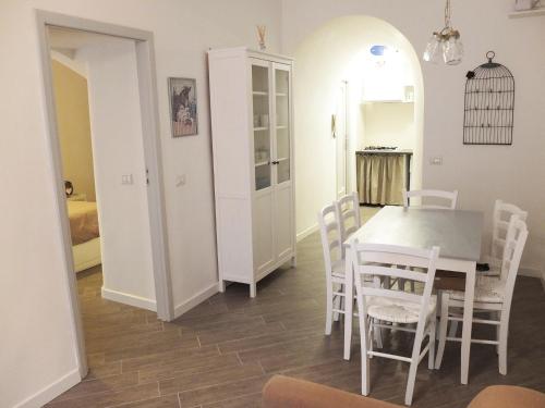 Casa Cinquesanti, Naples