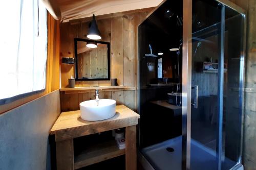 Vannas istaba, Silver Coast Glamping luxury lodge in Sela