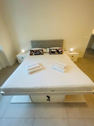One-Bedroom Apartment image 8