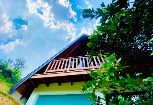 Tea cabin by Hoyts in 데라니야갈라