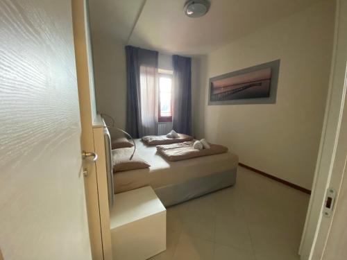 2 bedrooms, 5 beds