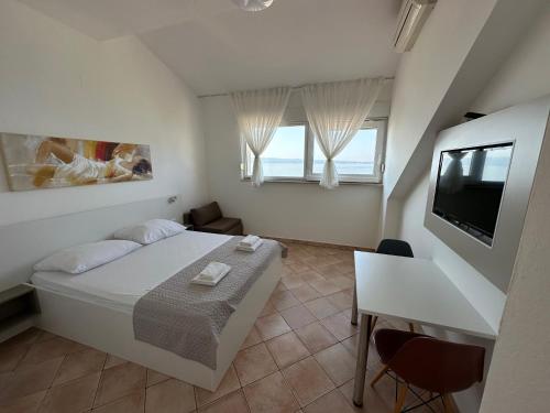 Room with a view (No Balcony - No Kitchen)