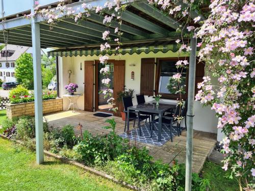 Seenahe Gartenwohnung in Schondorf - Apartment - Schondorf am Ammersee