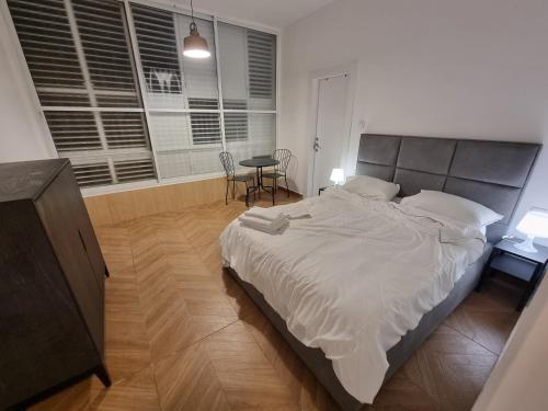 הברון baron, Rishon LeẔiyyon (photo 8)