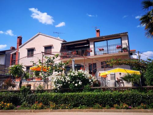  Familija Cvitkovic, Ferienwohnung in Funtana