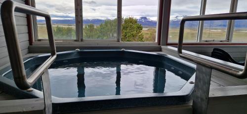 อ่างแช่น้ำร้อน, Vökuholt Lodge (Vokuholt Lodge) in ฮูซาฟิค