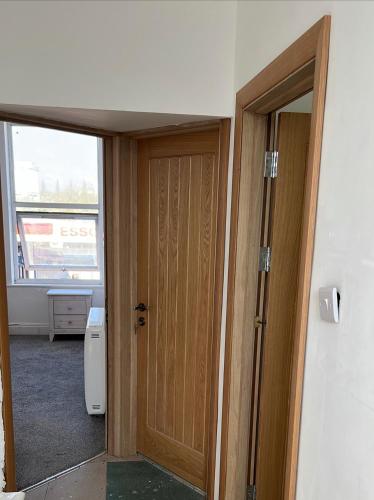 Bejárat, Room in new flat in Palfrey