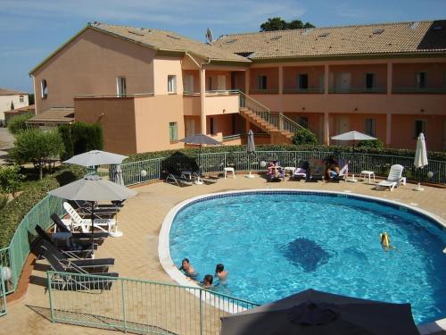 Grazioso bilocale a 200 m dal mare in residence con piscina e WI-FI Grazioso bilocale a 200 m dal mare in residence con piscina e WI-FI