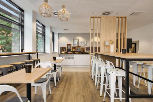 Restaurant, Super 8 by Wyndham Koblenz in Koblenz