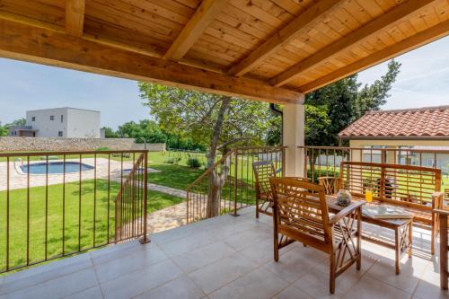 Kert, Casa Laurales in Marici