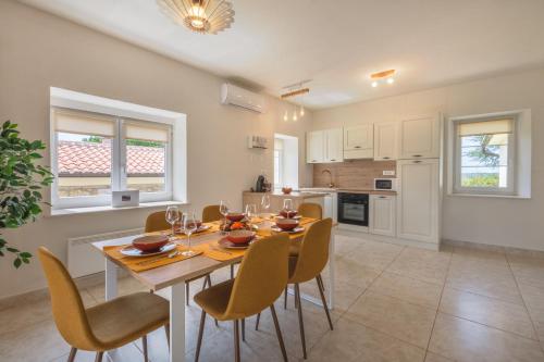 Konyha, Casa Laurales in Marici