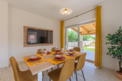 Létesítmények, Casa Laurales in Marici