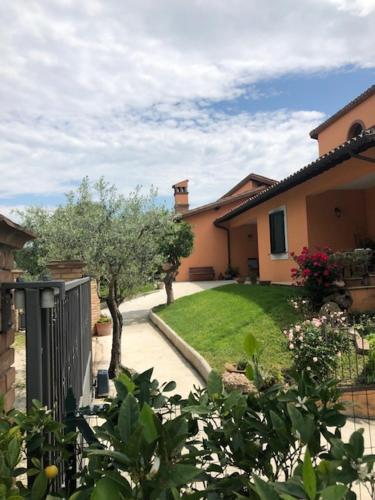  Il giardino delle rose in Spello