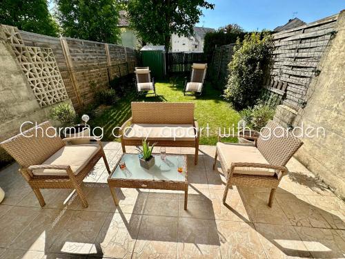 Charming cosy apart with garden free parking in Клей-Суалі
