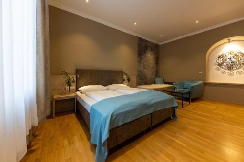 Hotel Unter den Linden - image 2
