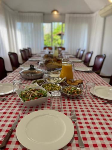 Étterem, Orhan Havaya in Shear Yashuv