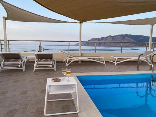 2 bedrooms, 4 beds