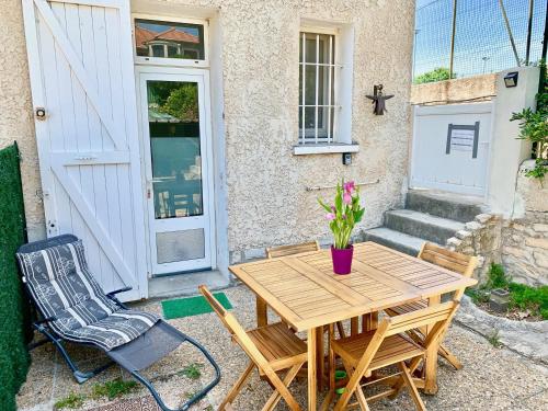 Mini studio for two, parking, beach at 50m [2]