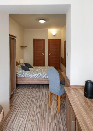 Standard Triple Room image 4