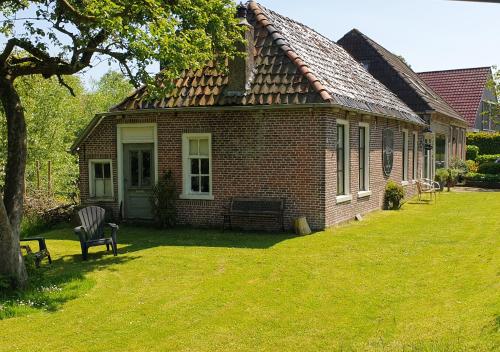  Fakânsjehûs Sfeervol met fijne tuin in Irnsum
