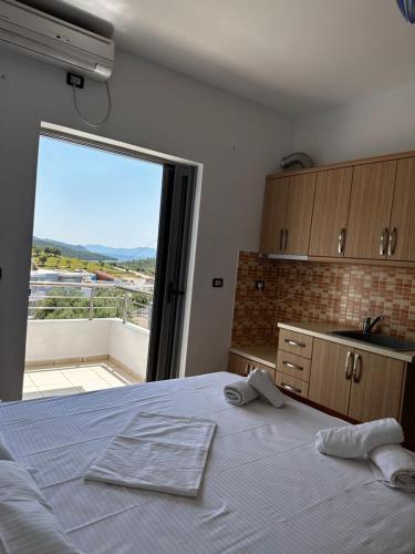 Esmeralda Hotel & Restaurant – Ksamil, OR