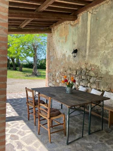  Podere I Sorbi, Spacious Tuscan Villa in Lajatico, Near Pisa & Volterra in Molino Mazzetti