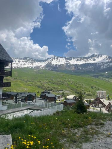 View, Appart SFL 1650m in Montgellafrey