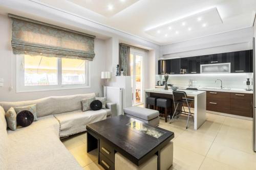 Best Family House,Acropolis view,5 min from metro, Athens