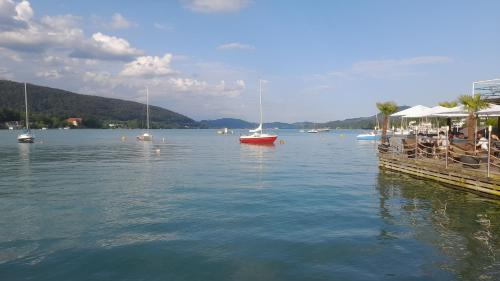 Glanz und Gloria Velden! Wörthersee in 5 min zu Fuß erreichbar!