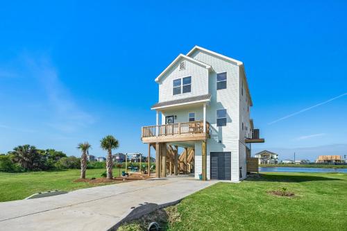 New Home w/Amazing Views-Close to Beach, Bay, & Galveston Island State Park