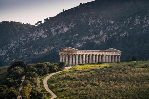 Helimos B&B with Segesta Temple view near Castellammare del Golfo