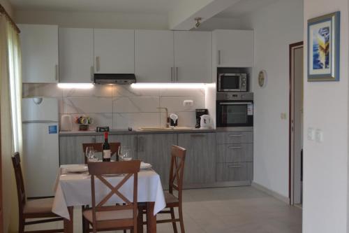  Apartment Jelena in Molunat
