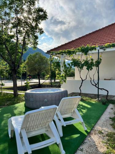 Blue Sky - jacuzzi & wine in Rašćane
