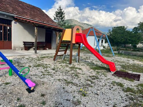 Blue Sky - jacuzzi & wine in Rašćane