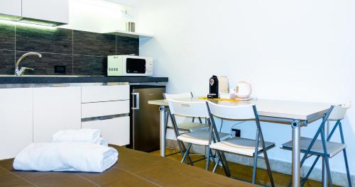 Suite in Center - image 12